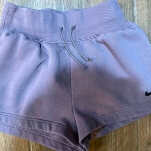 Nike Women's mauve Athletic Shorts - small - 1.5” inseam